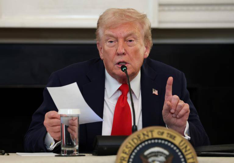 Trump le puso fin a la ayuda financiera de EE. UU. para Colombia, ¿puede hacerlo sin pasar por el Congreso?