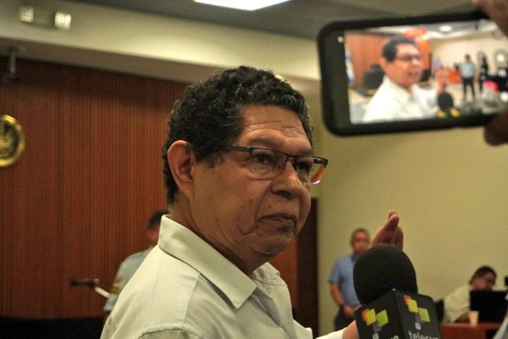 Corte de El Salvador condena a dos exministros a 28 años de prisión; negociaban con pandilleros