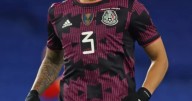 La impactante historia del futbolista mexicano que debutó con su nuevo equipo 10 meses después de su llegada