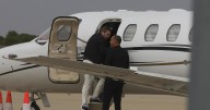 Antonio Banderas y su familia, en el aeropuerto de Valladolid tras la gran boda