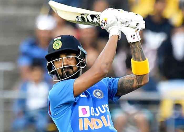 AUS v IND: KL, Axar guide India to post 136/9, Aus need 131 to win