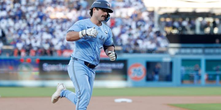Blue Jays hit back-to-back homers to open Game 5 of 2025 World Series