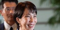 Sanae Takaichi, la dama de hierro de Japón que fue baterista de heavy metal y llegó al poder siguiendo el modelo de Margaret Thatcher