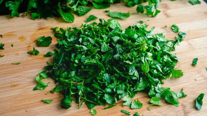 Why A Pizza Cutter Is The Secret Tool You Need For Cutting Herbs