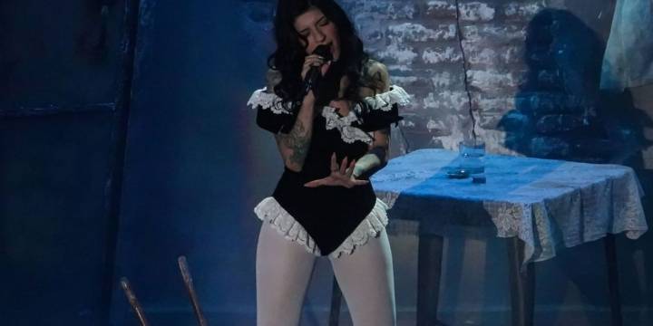 Cazzu manda poderoso mensaje tras comunicado de Christian Nodal: “Cuando una es madre, el amor de un hombre importa un carajo”