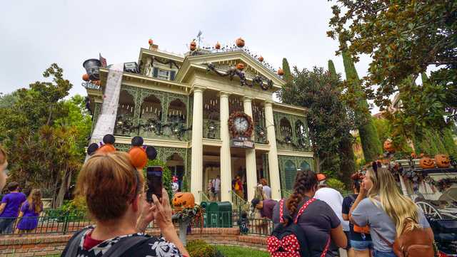 Woman dies after riding Haunted Mansion at Disneyland
