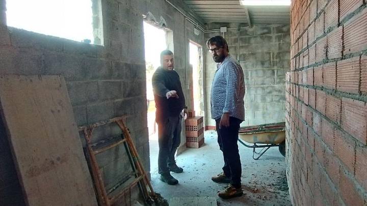 Llanes inicia las obras de los vestuarios de la pista municipal de atletismo de La Corredoria