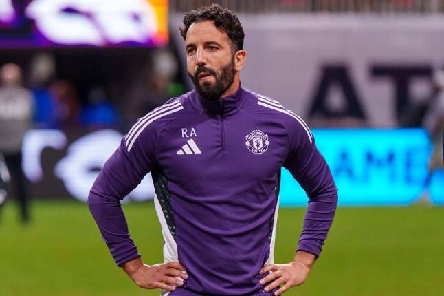 Manchester United sign deal for hot prospect midfielder to arrive next year