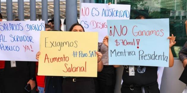 Trabajadores del SAT se manifiestan en Jalisco