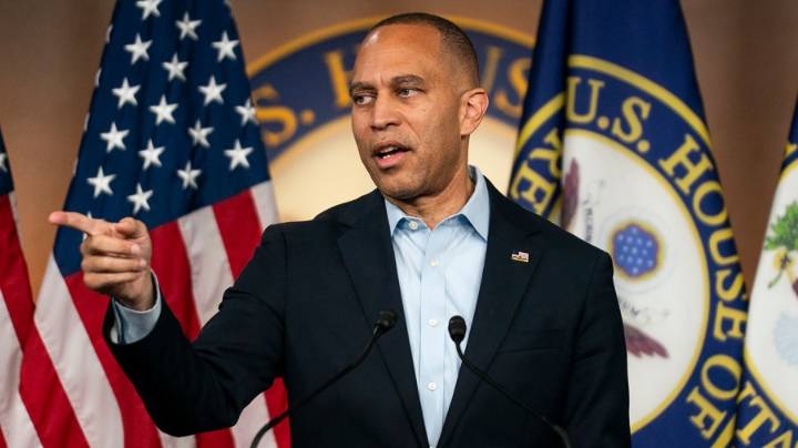 Watch live: Jeffries speaks with reporters as government shutdown persists