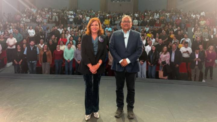 Valentina Alazraki comparte con vecinos de Escobedo su experiencias al cubrir El Vaticano