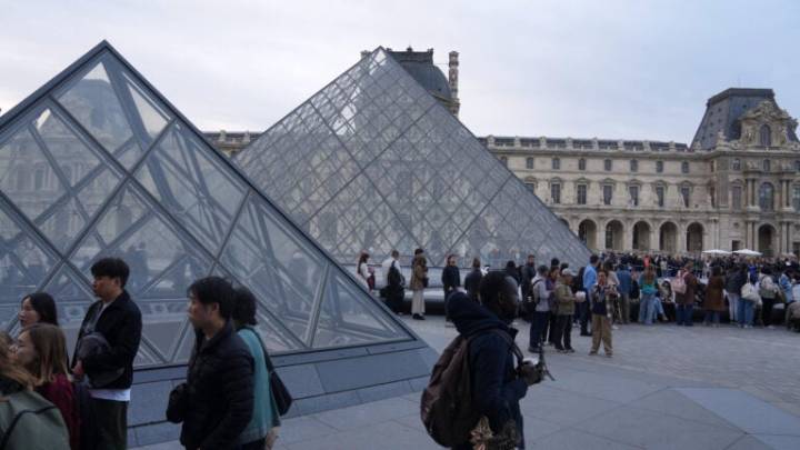 Suspects arrested over the theft of crown jewels from Paris' Louvre museum