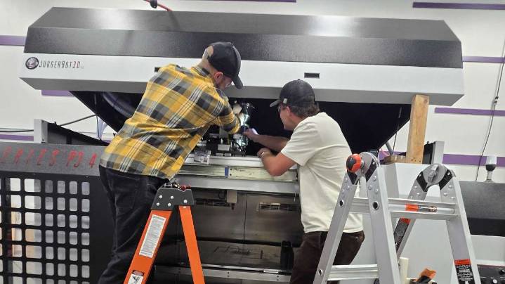 Students apply real-world engineering for aerospace, defense at WSU