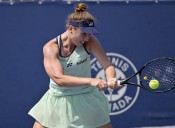 Deadspin | WTA roundup: Linda Noskova stages Tokyo comeback