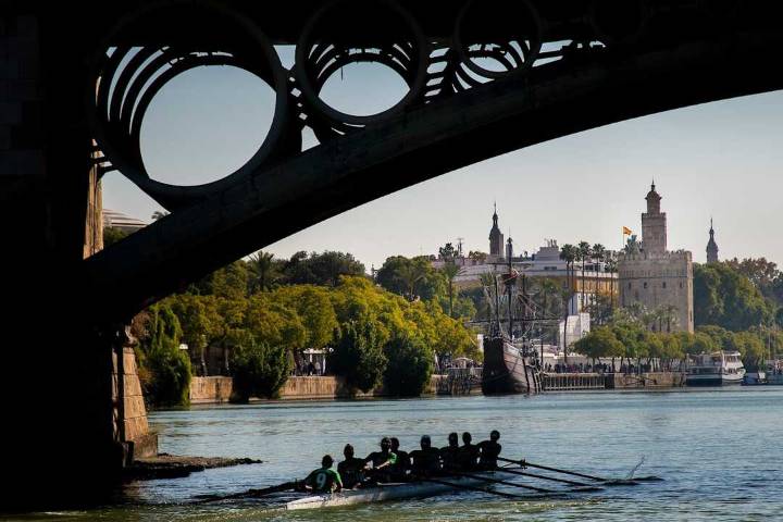 La 59ª regata Sevilla-Betis tendrá como destino final la Torre del Oro