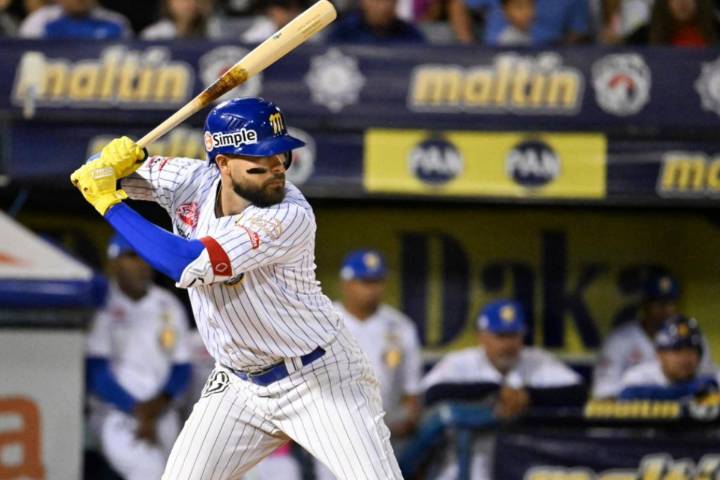 Renato Núñez da caza a Luis Raven entre los jonroneros históricos del Magallanes