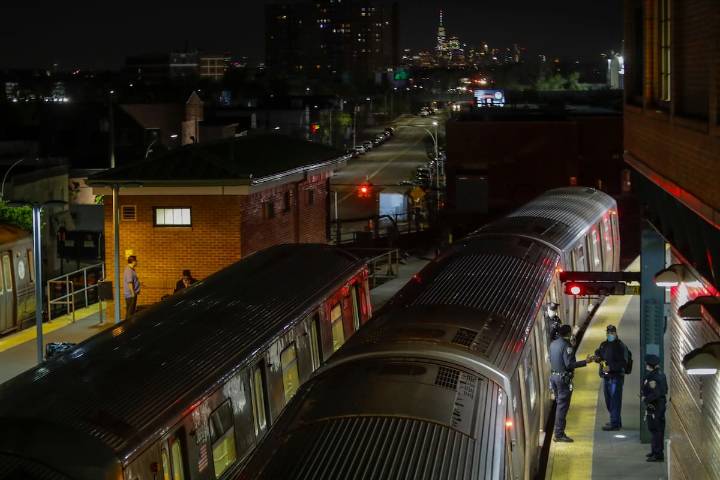 Moda fatal. Dos jóvenes fueron encontradas muertas en el techo de un subte de Nueva York tras practicar “subway surfing”