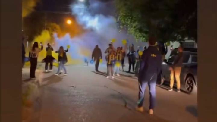 Quién es el defensor que debutó en Central y fue recibido con una fiesta en el barrio