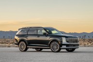 Hyundai Palisade vs Kia Telluride, a three-row SUV comparison from Edmunds