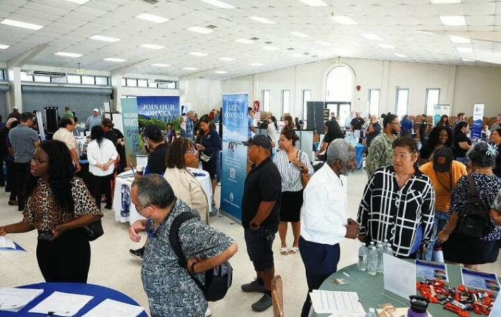 Jobless claims rise as U.S. shutdown drags on