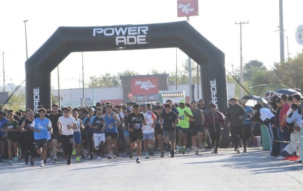 Carrera de Novatos de la UTCJ recauda alimentos no perecederos