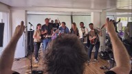 Banda en fuga: Milei ensaya con su grupo las canciones que interpretará el lunes en el Movistar Arena