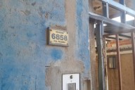 Una mujer fue asesinada a puñaladas en Santa Fe y buscan a su ex pareja