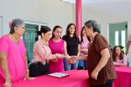 Entrega Tey vales para realizar gratis microbladings a pacientes oncológicas