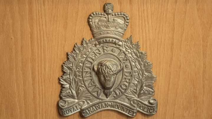 Thieves rip ATM from West Kelowna, B.C., bank wall via machinery in attempted theft