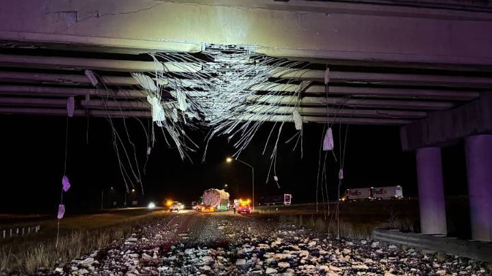 Oversized semi-truck strikes I-90 overpass near Cle Elum