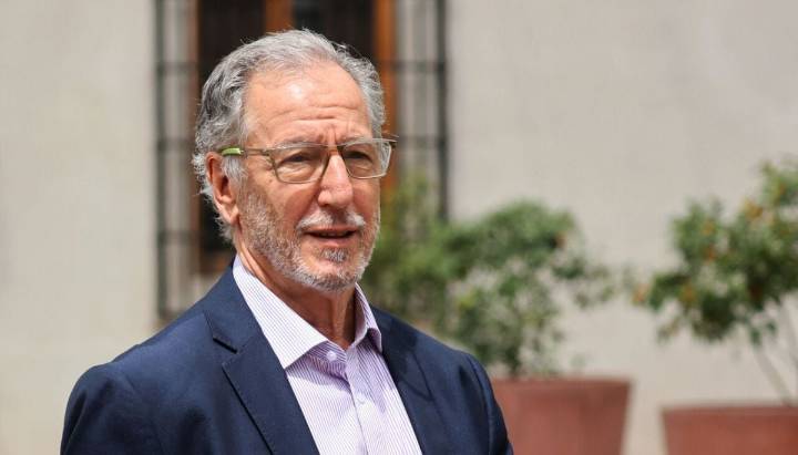 "Yo estaría dispuesto a considerarlo": biministro García se abre a ley corta para adelantar rebajas en cuentas de la luz