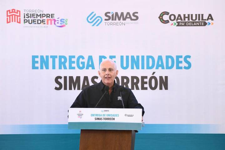 Román Cepeda entrega unidades a SIMAS Torreón