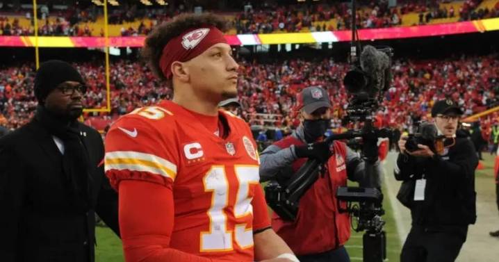 Mahomes brilla con tres pases de touchdown en victoria de Chiefs sobre Commanders