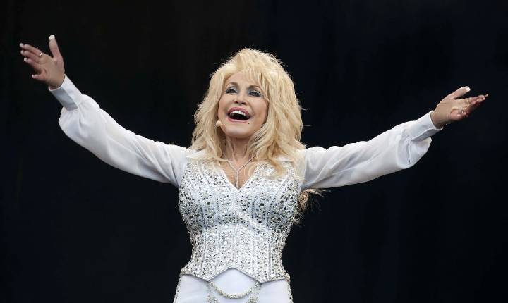 Dolly Parton anuncia: “¡Aún no estoy muerta!”