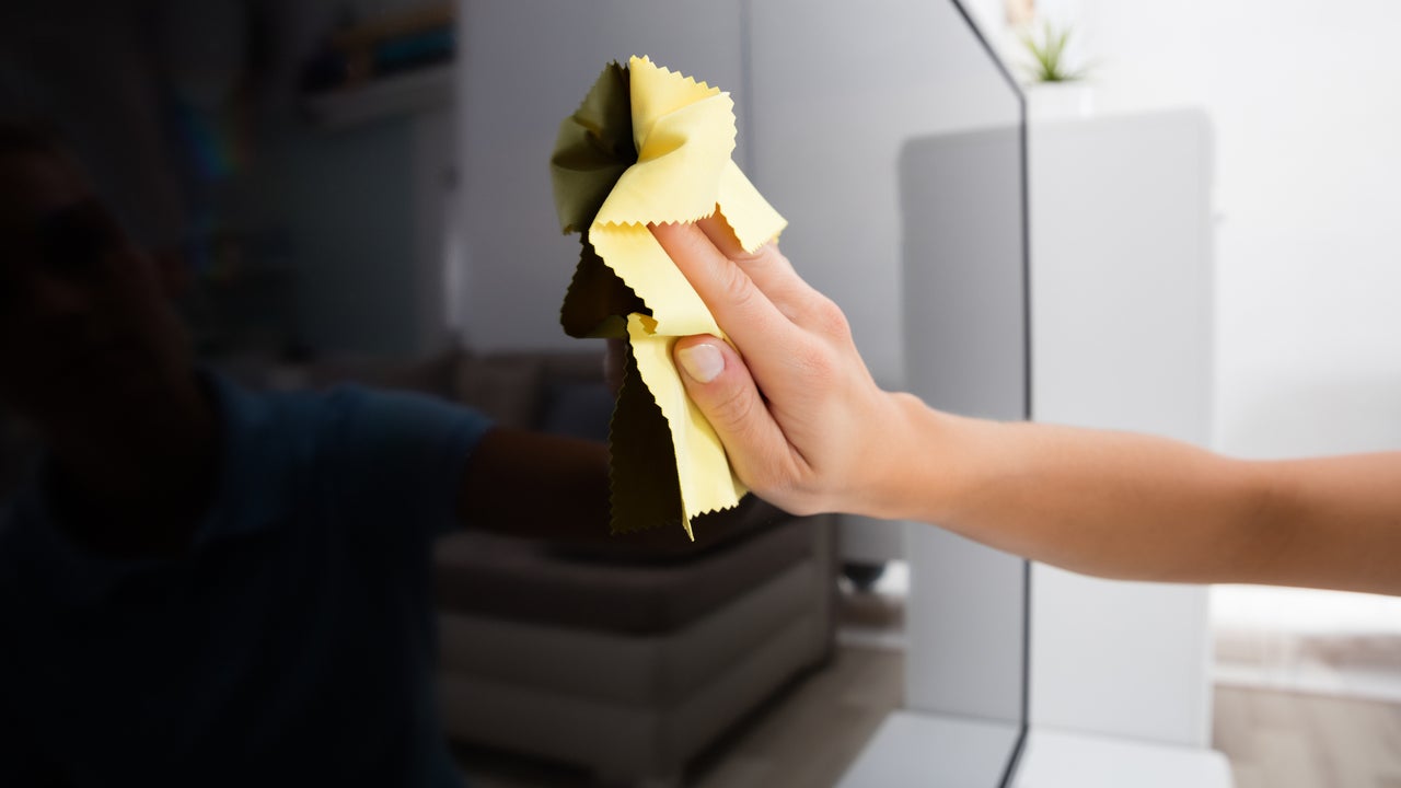 Este sencillo truco para limpiar pantallas las deja como nuevas