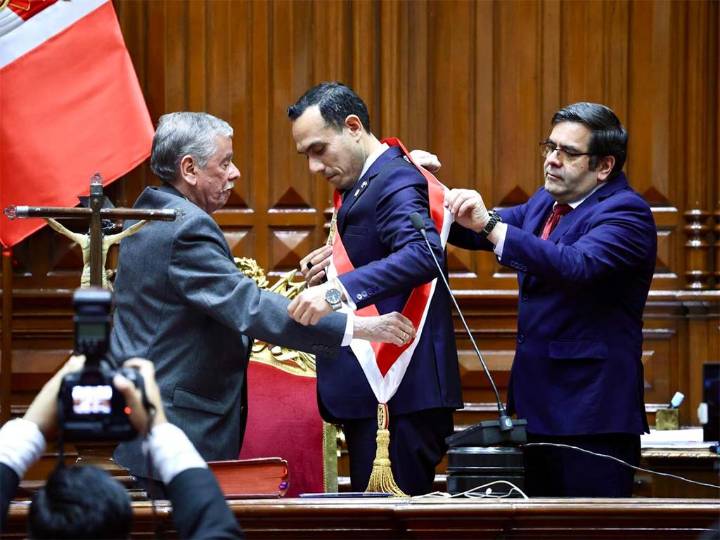 Este es el nuevo presidente de Perú tras destitución de Dina Boluarte