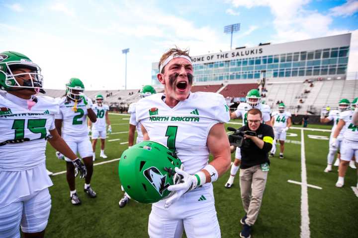 Live box score: No. 9 UND at No. 12 Southern Illinois, noon