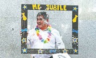 Con el cariño de sus compañeros, Roberto Cañiú se jubiló del Banco del Chubut