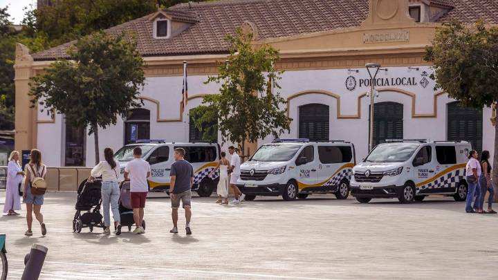 Movilidad reitera su negativa a que la Policía Local aparque y circule por la zona peatonal de ses Estacions