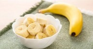 Los importantes beneficios para la salud que genera comer una banana cada mañana 