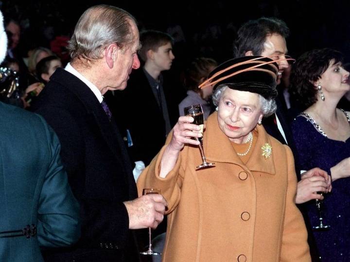 Royals’ love of gin earns Buckingham Palace boozy nickname