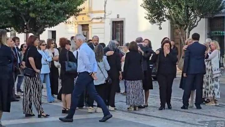 El último adiós a Vara: sigue el funeral en su Olivenza natal al que acudirá Pedro Sánchez