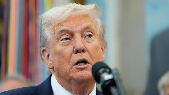 Supreme Court lets Trump strip protections from more than 300,000 Venezuelan migrants