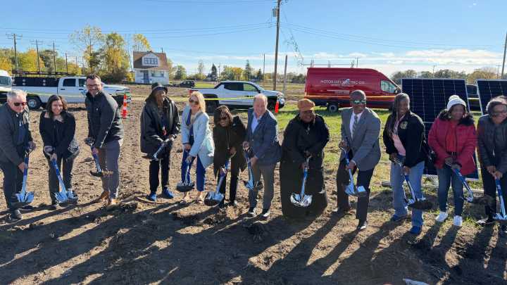 Duggan, DTE break ground on solar neighborhoods project