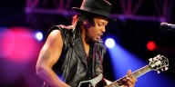 Watch Live: Mentor of D’Angelo to join 12 On Your Side+
