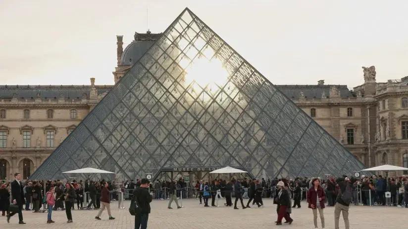 Los investigadores del robo del Louvre tiene más de 150 pruebas que dejaron los ladrones