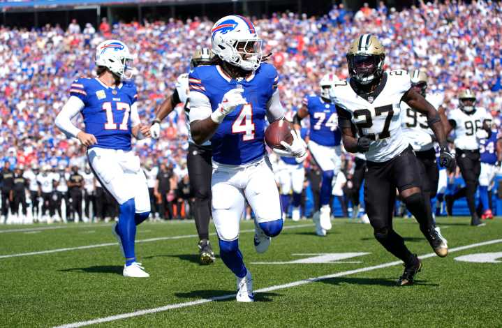 Patriots at Bills odds, picks and predictions