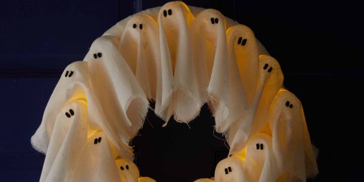 This Sold-Out Viral Ghost Wreath Costs $90—We Made It for Half That