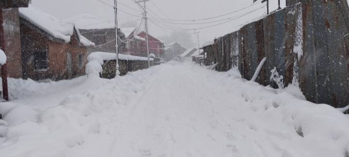 Authorities Advise Caution as Snowfall Disrupts Travel on Several Routes