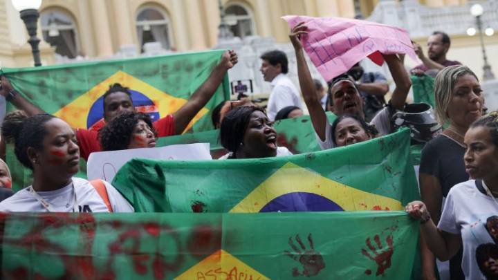 Tras el día más sangriento, emergen protestas en Río de Janeiro: residentes de favelas exigen información por la "masacre"